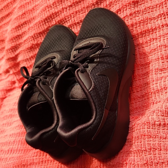 EUC Nike Tanjun Easy On Sneakers - Picture 3 of 6